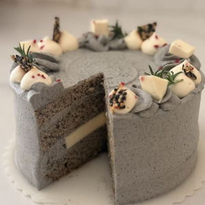 【限量預購】特製6吋黑芝麻豆乳奶凍藏心蛋糕【下單請選出爐日期】(不計入積分/不計入免運)